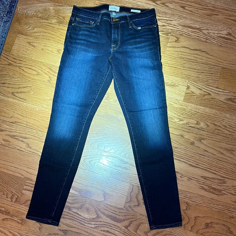 NWOT. Woman’s Frame skinny jeans. Size 30.